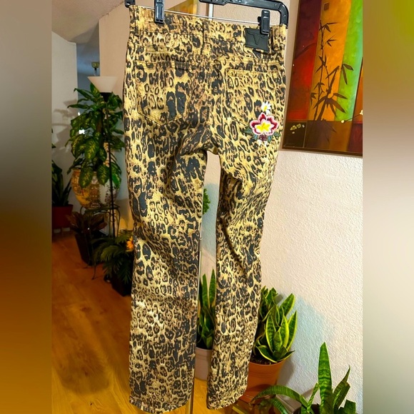 L&B Lucky & Blessed midrise bootcut embroidered flower 🌺jeans size 4 - Picture 8 of 9